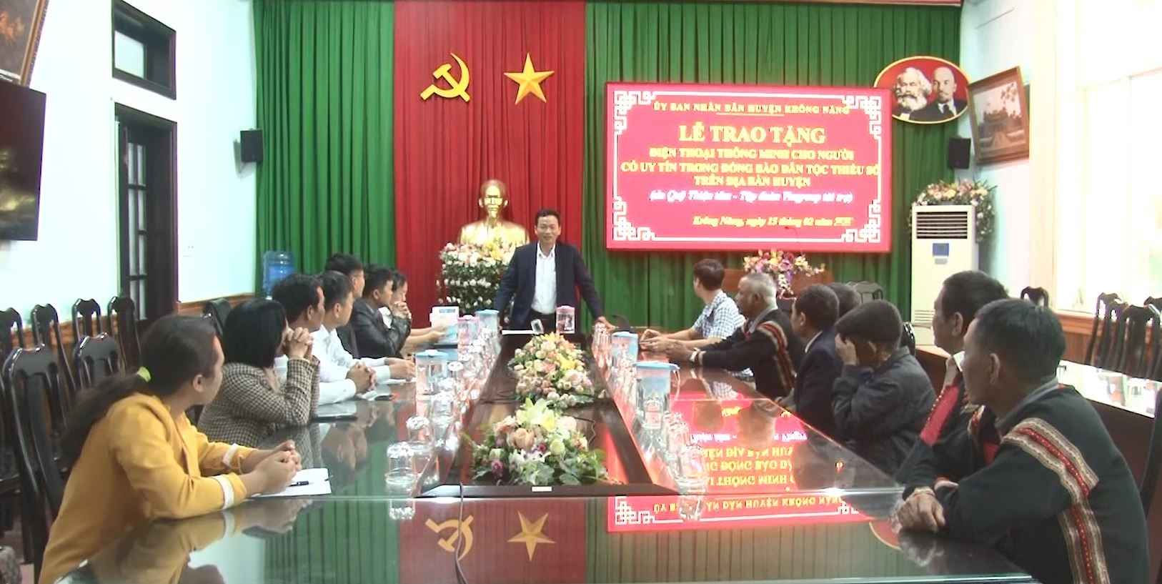 Huyện Krông Năng luôn đề cao vai trò của người có uy tín trong vùng đồng bào dân tộc thiểu số. Ảnh: Bảo Trung