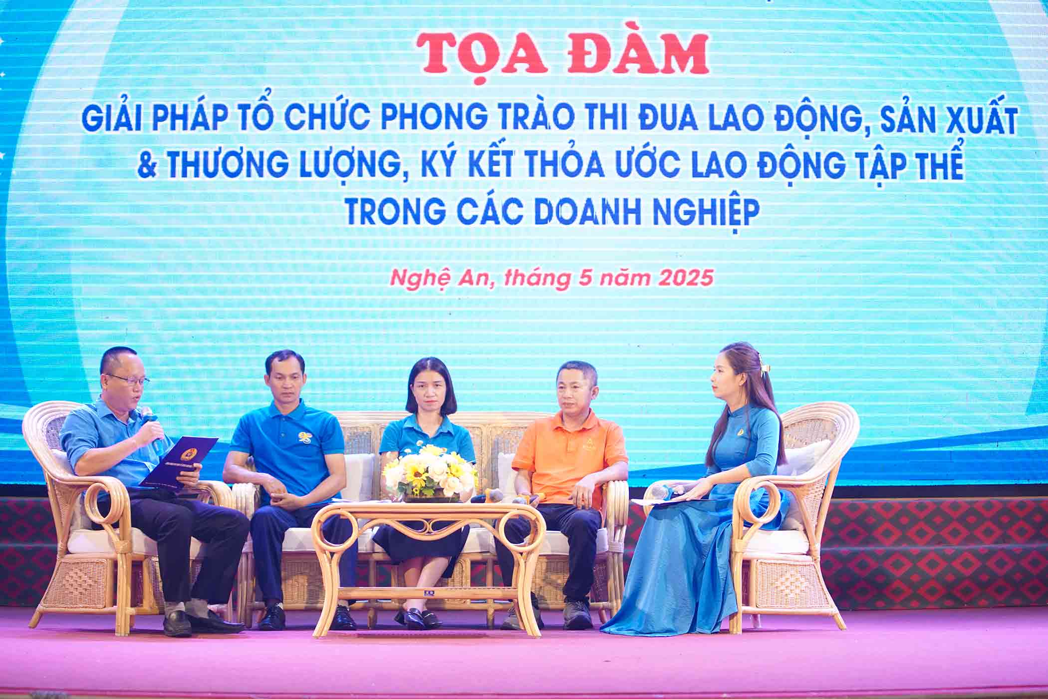tọa đàm về phong trào thi đua lao động sáng tạo, trao đổi kinh nghiệm về thương lượng, ký kết thỏa ước lao động tập thể.