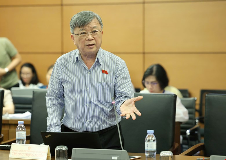 Delegate Truong Trong Nghia commented on the draft Law amending and supplementing a number of articles of the Law on Enterprises. Photo: Pham Dong
