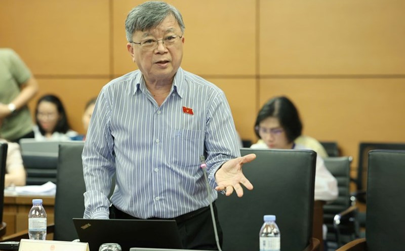 Delegate Truong Trong Nghia commented on the draft Law amending and supplementing a number of articles of the Law on Enterprises. Photo: Pham Dong