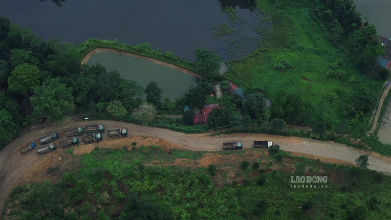 Loat xe tai phuc vu qua trinh thi cong du an dien tai huyen Bat Xat (tinh Lao Cai). Anh: Dinh Dai