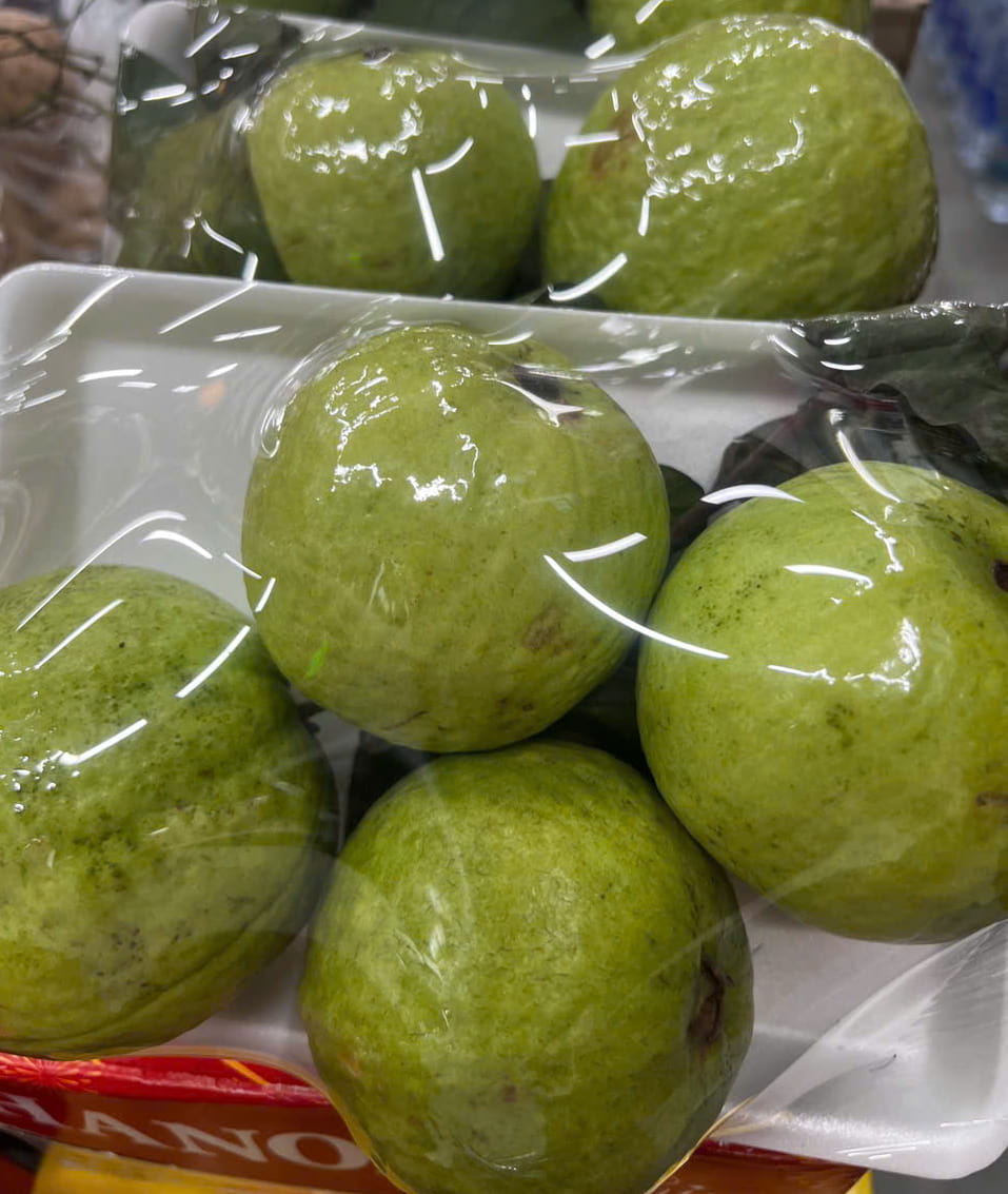 Comer fruta todos los dias limpia el higado, los riñones son sanos. Foto: Quang Minh. El hombre que hizo la foto.