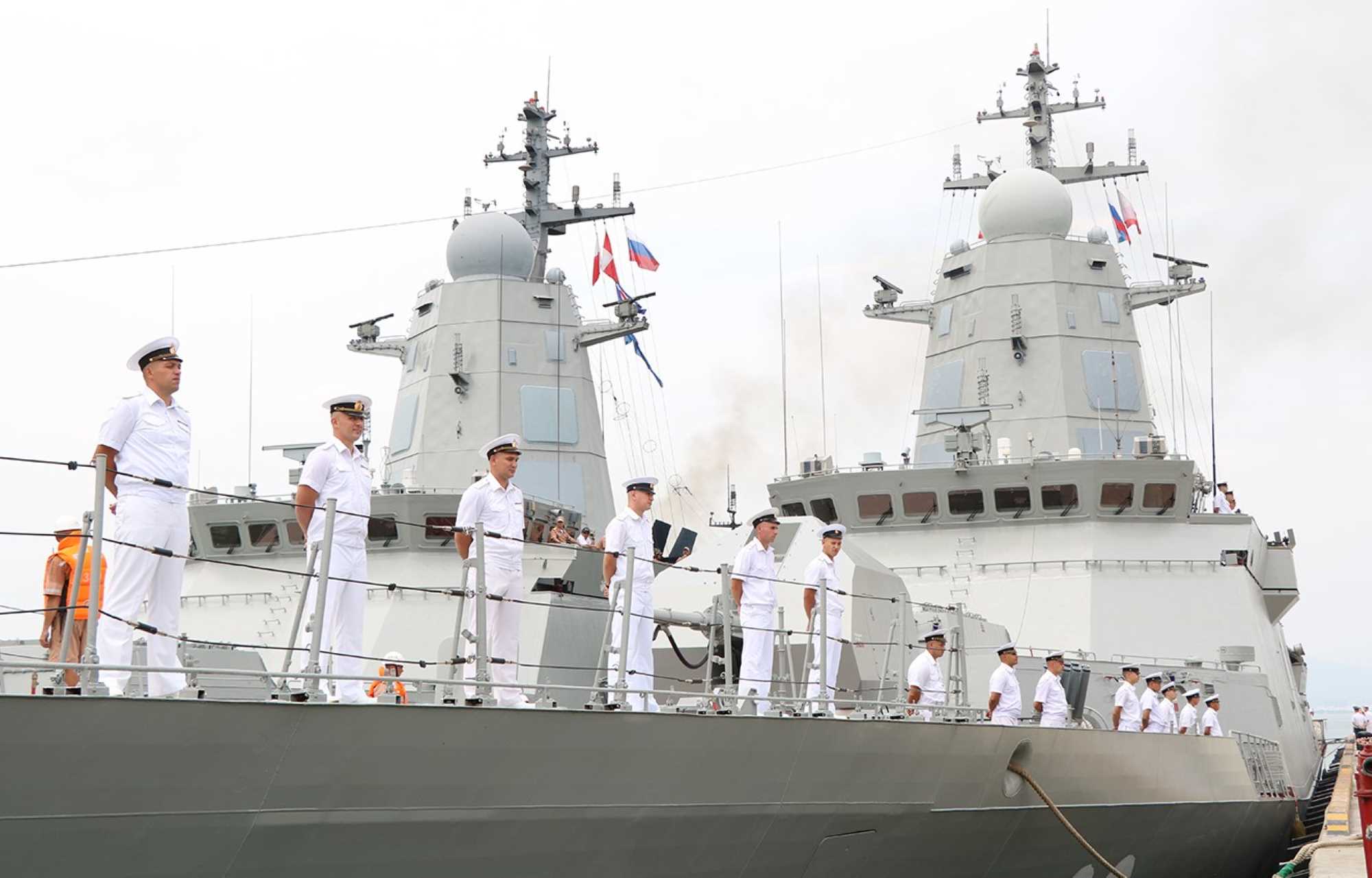 The fleet of ships of the Pacific fleet, the Russian Navy, along with 262 officers, sailors and employees visited Da Nang. Photo: Nguyen Vinh