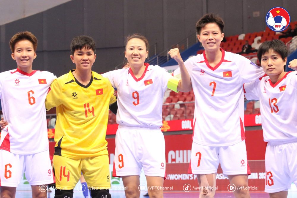 Thanh Hang (so 9) co ban dau tien o giai chau A. Anh: VFF