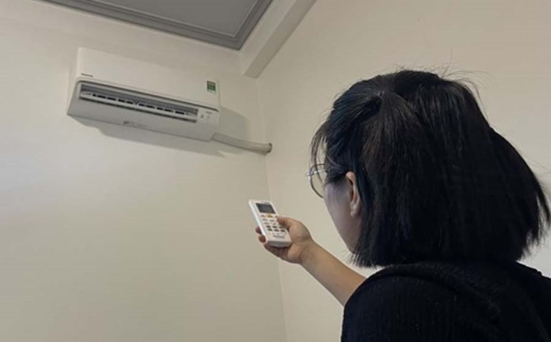 Air conditioners are a lifebuoy during hot summer months, but if used incorrectly, they will cause heat stroke, sore throat, and increase electricity costs. Photo: Khanh Linh