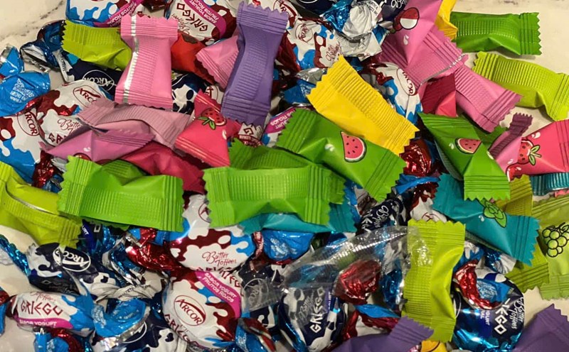 Sugary foods like candy are not good for the liver. Photo: Quang Minh.
