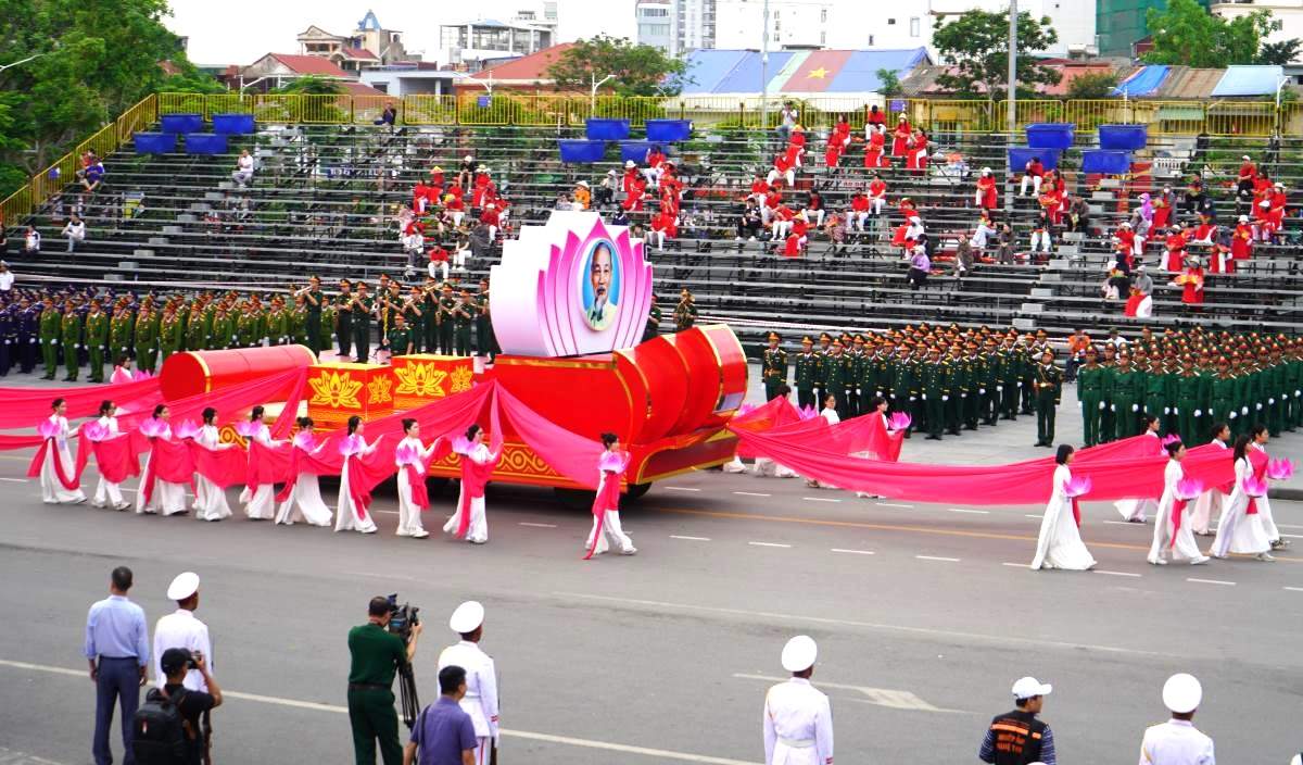 Chi tiet tuyen duong dieu hanh Ky niem 70 nam Giai phong Hai Phong. Anh: Mai Dung