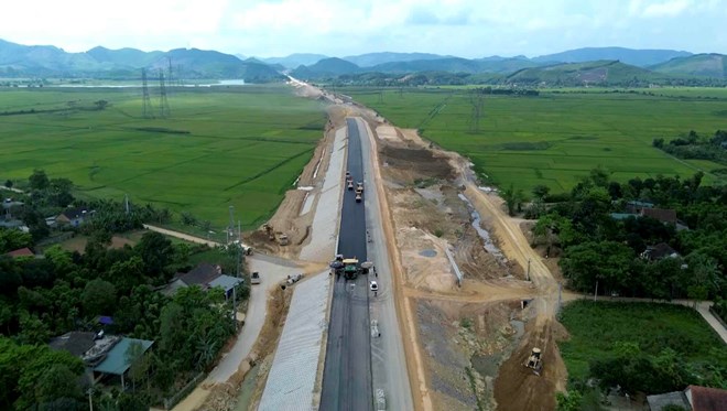 Cao toc Vung Anh - Bung dat tren 90% tong khoi luong. Anh: Cong Hung