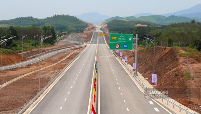 Hàng nghìn nhân lực thi công 2 cao tốc qua địa bàn Quảng Bình