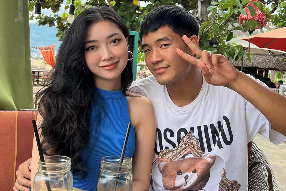 Striker Ha Duc Chinh and his wife Mai Ha Trang. Photo: Character provided