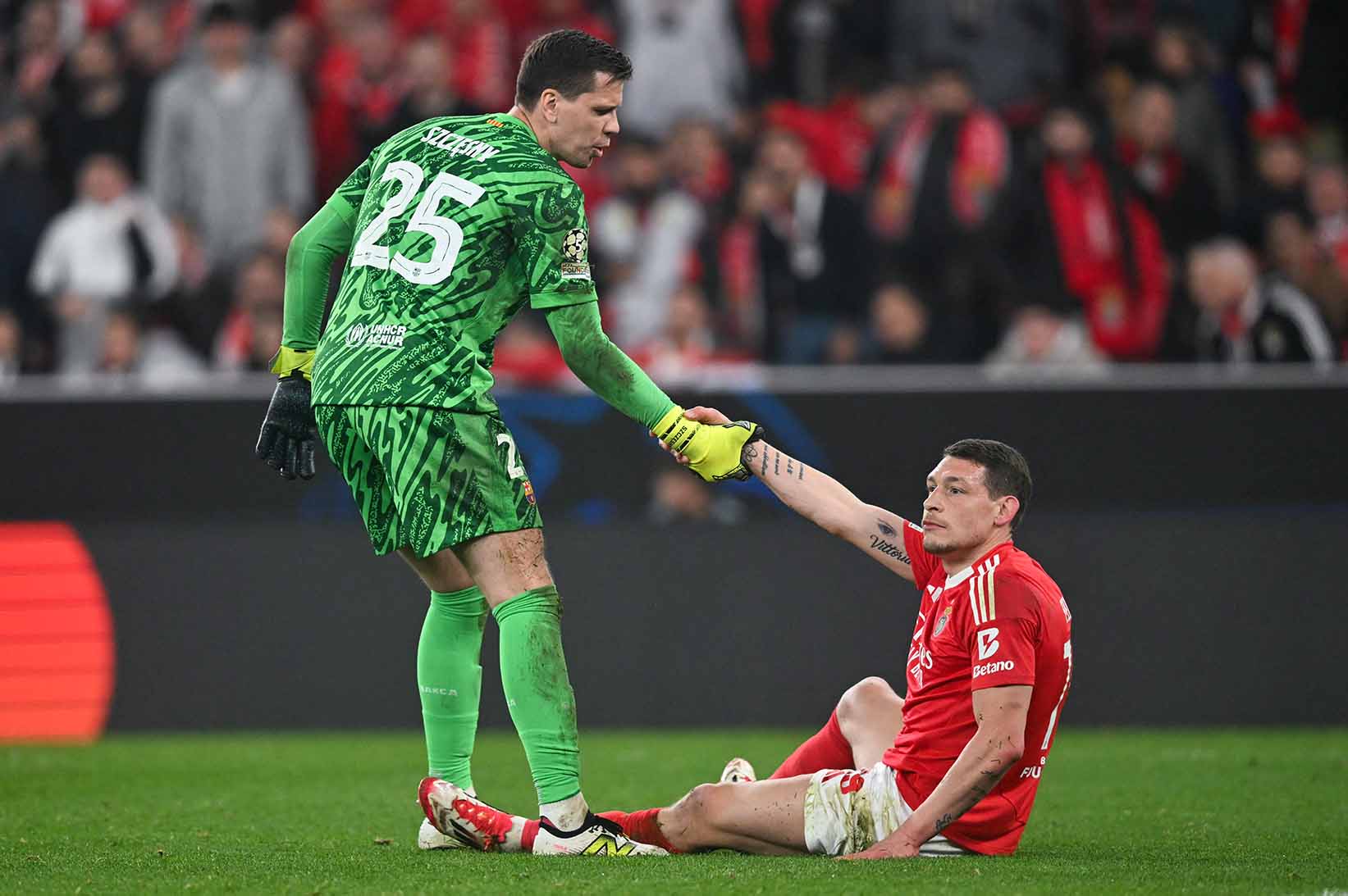 Wojech Szczesny dang co mua giai rat tot cung Barcelona. Anh: AFP