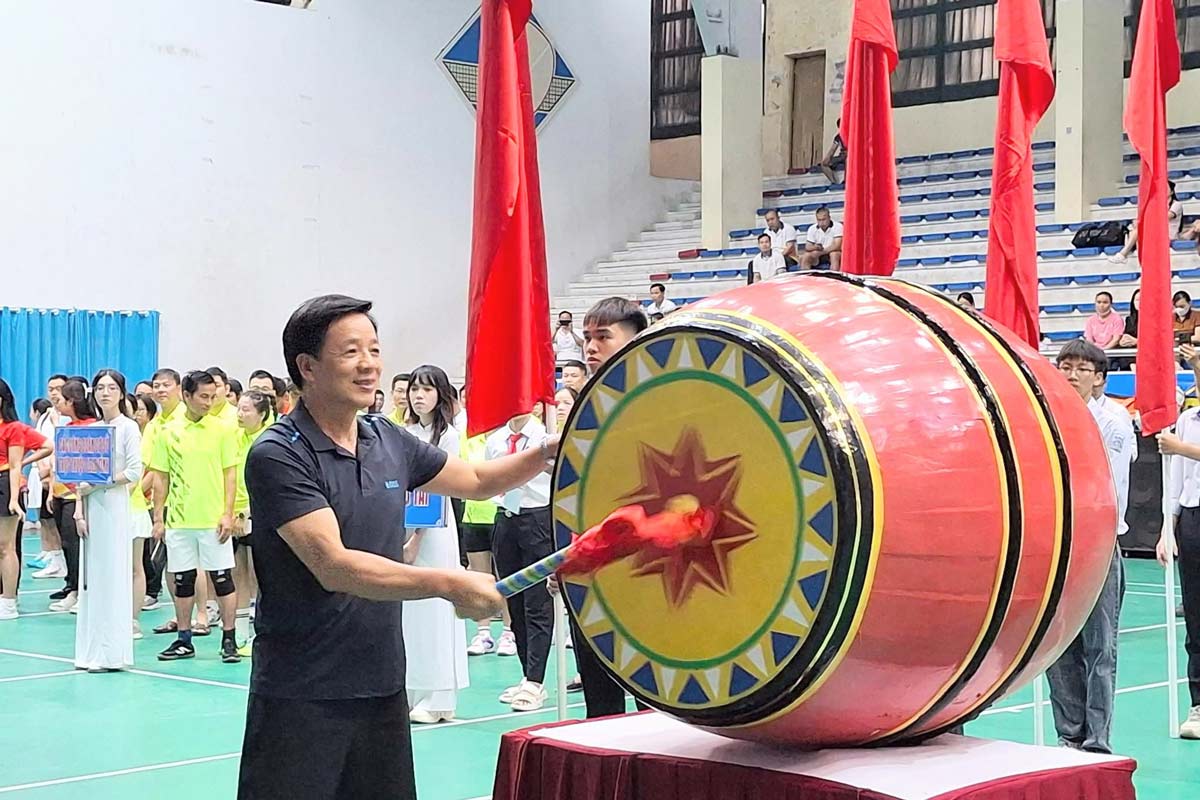El Sr. Nguyen Van Mu, Presidente de la Comision de Empresa de la Provincia de Quang Ninh, abrio el Festival. Foto: El equipo de la ciudad de Guangdong