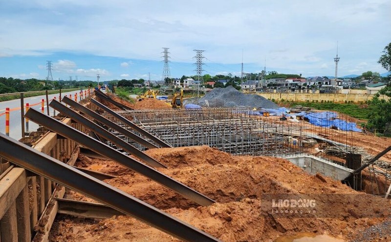 The project to build a road connecting the two expressways in Phu Tho has basically ensured progress. Photo: To Cong.