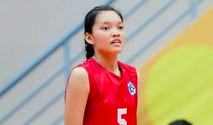 La seleccion femenina de Hanoi se enfrentara a Quang Ninh en el Campeonato Nacional de Voleibol Juvenil 2025. Imagen de la VFV