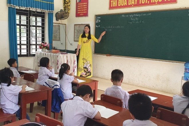 Chuyen chuc danh nghe nghiep giao vien duoc quy dinh the nao la cau hoi duoc nhieu thay co quan tam. Anh: Van Trang