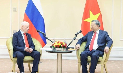 Tổng Bí thư Tô Lâm đã gặp Chủ tịch Đảng nước Nga Công bằng - Những người yêu nước - Vì sự thật Sergey Mironov. Ảnh: TTXVN