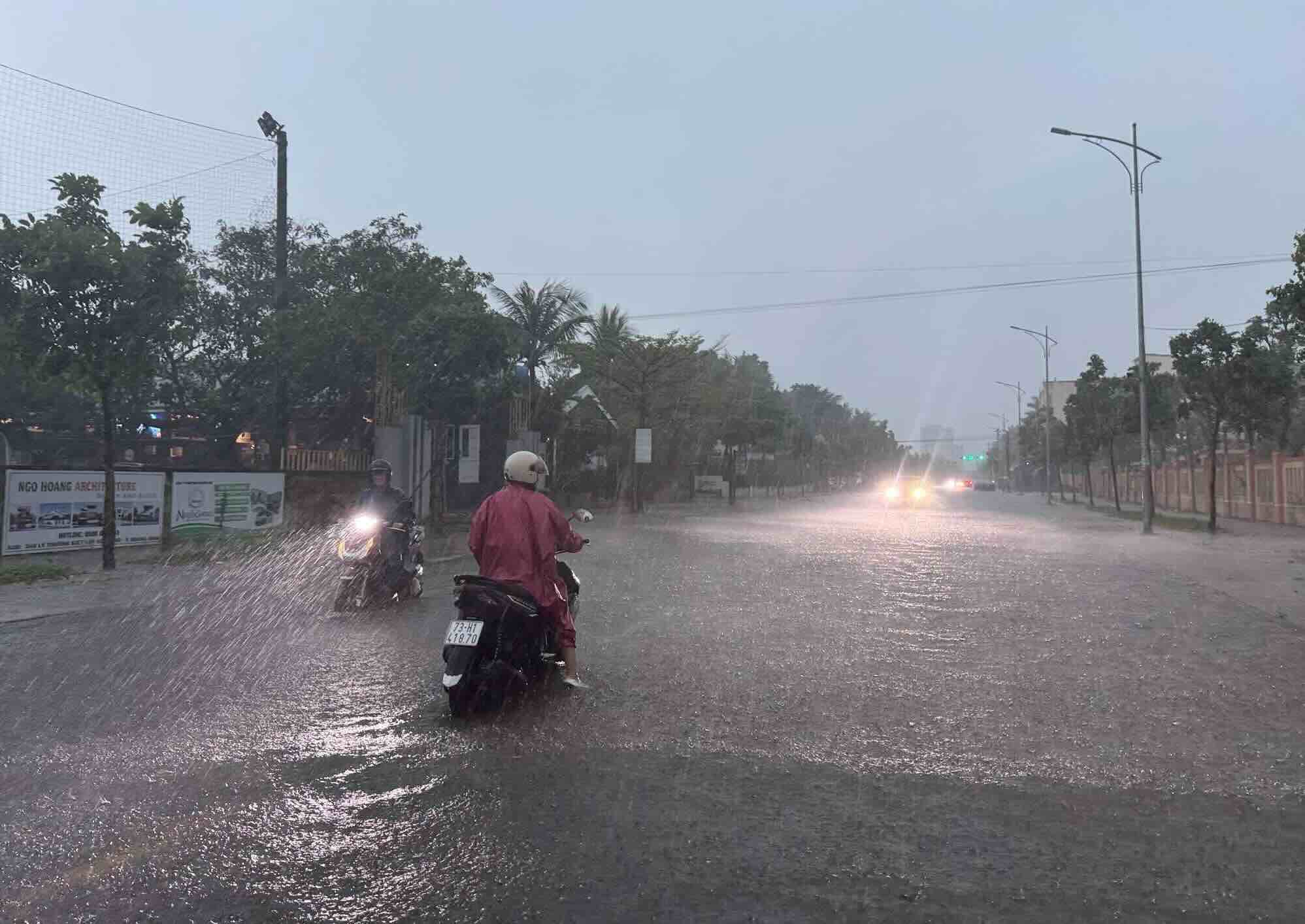 Hinh anh ngap lon tai duong Tran Quang Khai. Anh: Cong Sang