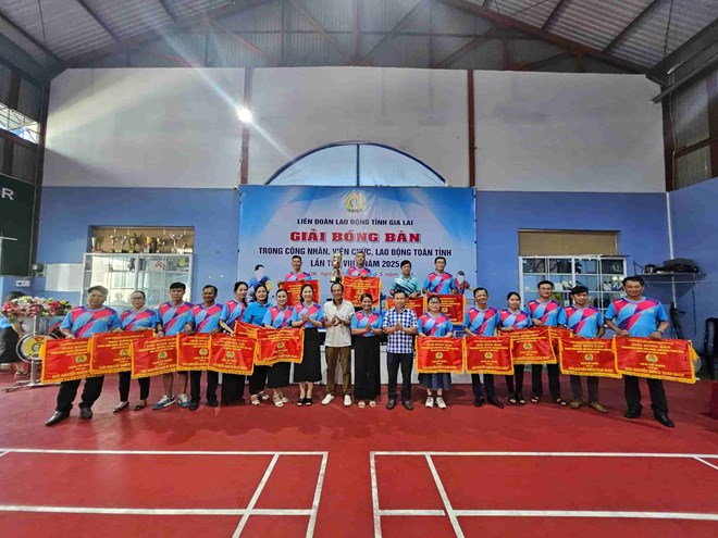 Sôi nổi giải bóng bàn do Công đoàn Gia Lai tổ chức