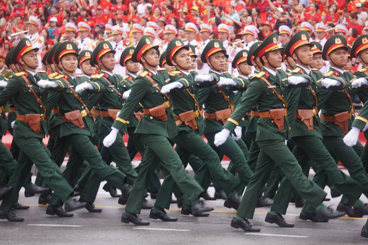 Khoi nam si quan va quan nhan chuyen nghiep Bo chi huy Quan su thanh pho tien qua le dai.