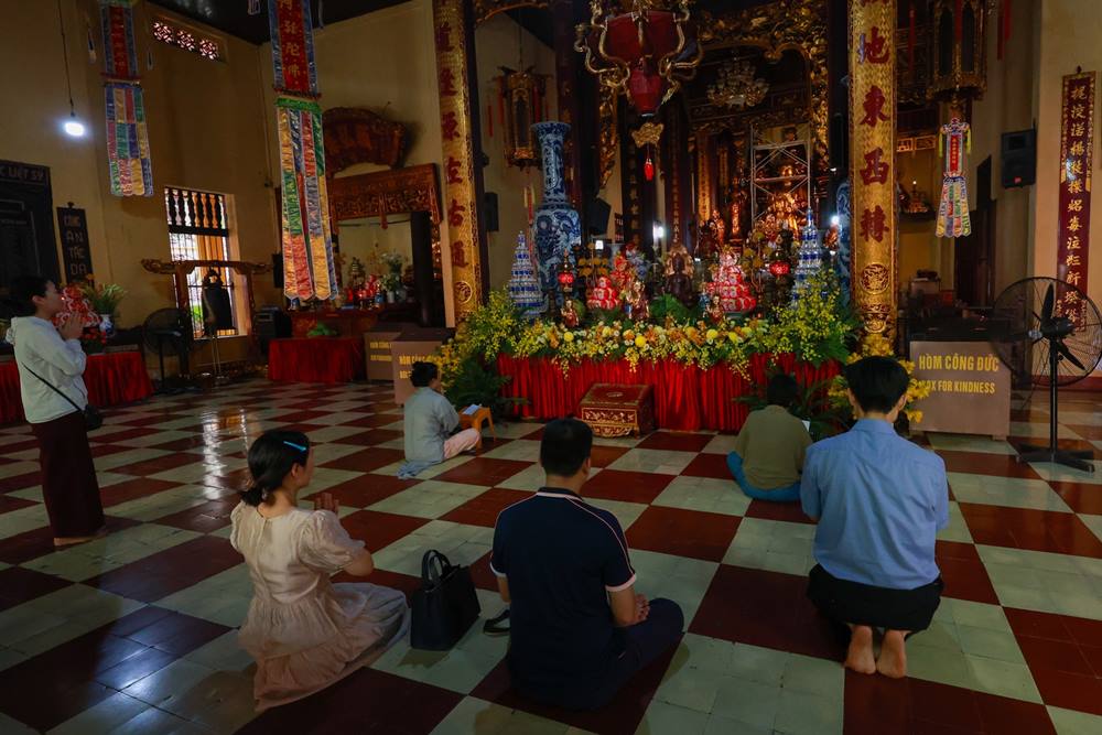 Theo du kien, sang 13.5, xa loi Phat duoc cung tien tu chua Ba Den den Ha Noi va ton tri tai chua Quan Su. Xa loi Phat se duoc ton tri tai tang 1 hoi truong chua Quan Su de tang ni, Phat tu va nguoi dan den chiem bai. Thoi gian chiem bai danh cho Phat tu, nguoi dan va du khach tu 7h den 21h30 cac ngay 14, 15 va 16.5.