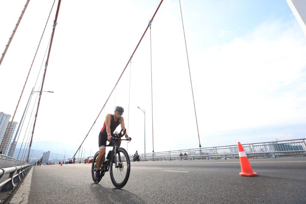 Mas de 3.500 atletas hicieron estallar su presencia en IRONMAN Da Nang. Imagen de la pagina web de la Universidad de Hong Kong