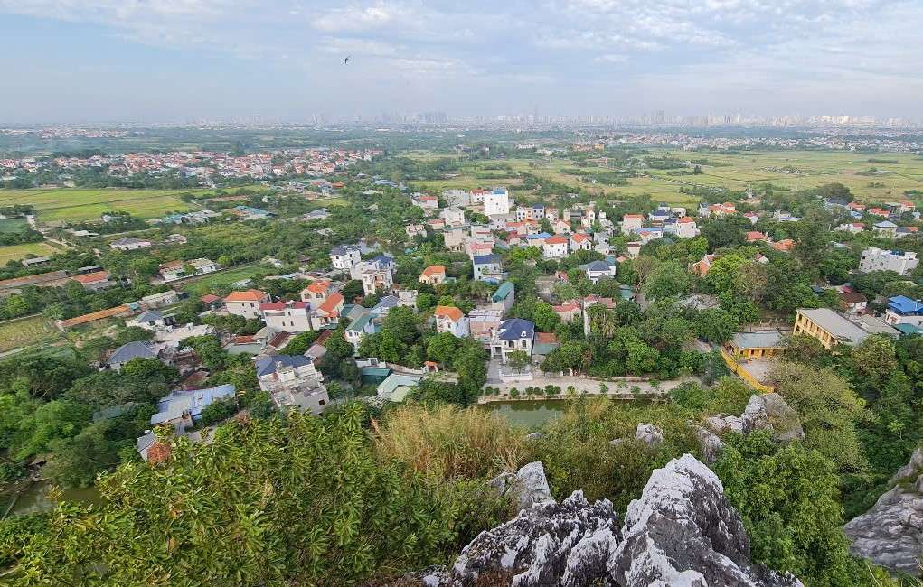 La ciudad de Hanoi reorganizo 526 unidades administrativas de nivel comuna para formar 126 nuevas unidades administrativas de nivel comuna, reduciendo 400 unidades. Imagen de la ciudad de Shenzhen