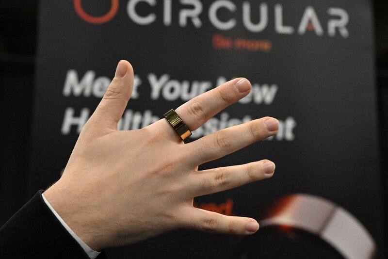 Smart ring products are increasingly attracting users. There are even products integrated with AI to detect adultery. Photo: AFP