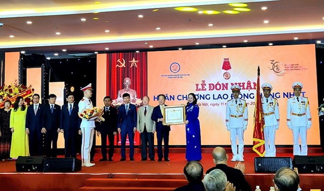 Hiệp hội doanh nghiệp nhỏ và vừa đón nhận Huân chương Lao Động hạng Nhất