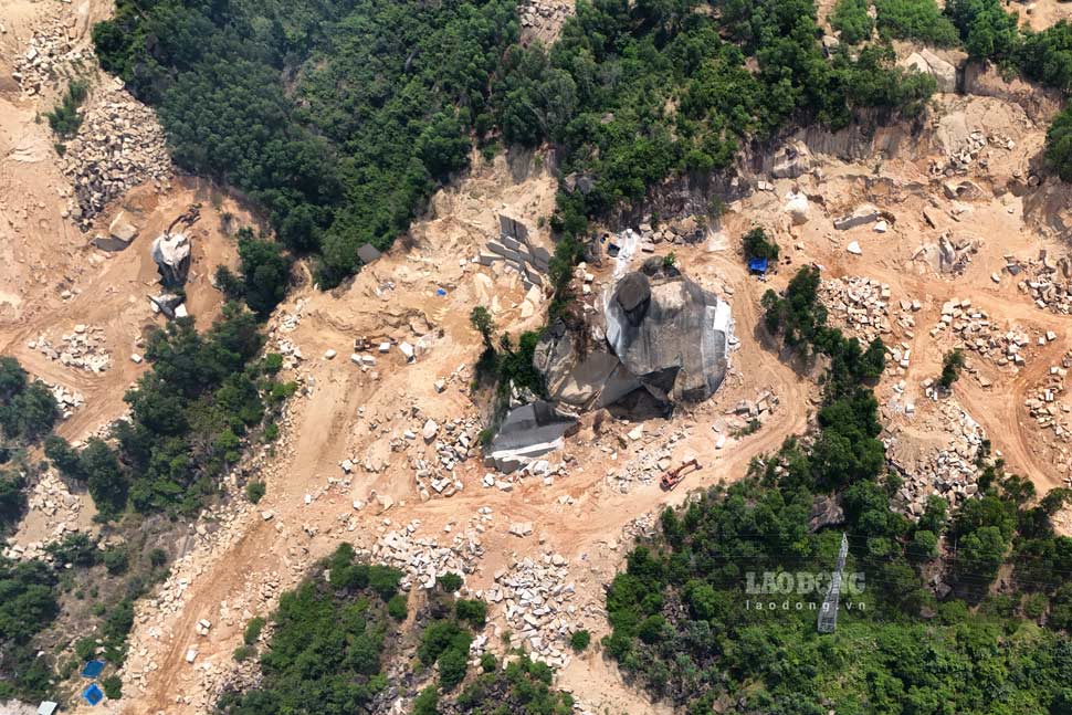 La montaña Hon Cha (distrito de Tran Quang Dieu, distrito de Quy Nhon, Ping Dinh) se despejo despues de un largo periodo de explotacion ilegal. Imagen de la pagina web de la Universidad de Hong Kong