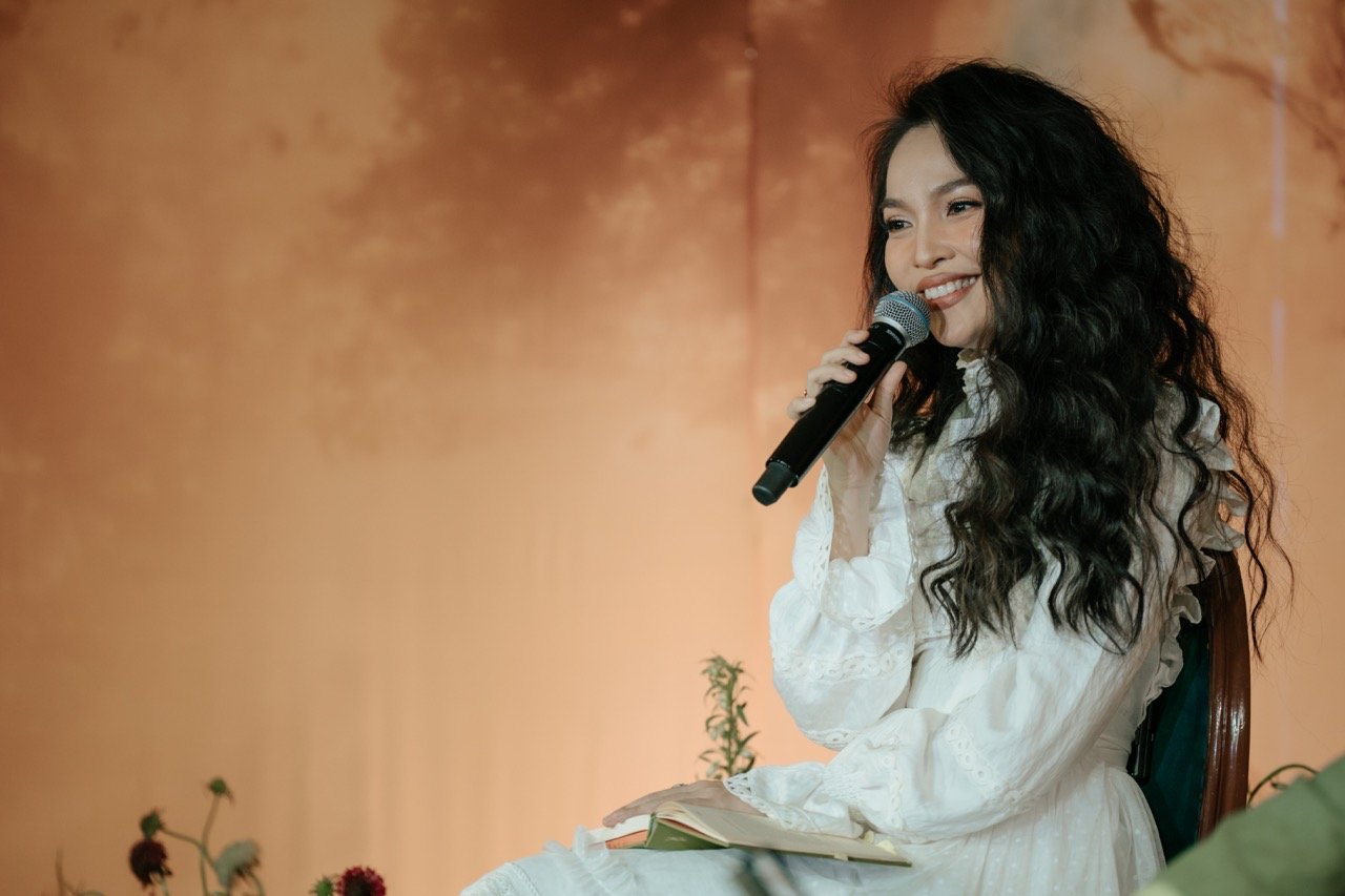 Anh: Nghe si cung cap.