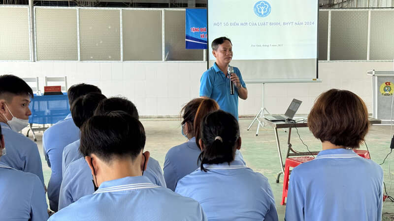Dai bieu duoc nghe BHXH tinh da trien khai nhung diem moi cua Luat BHXH nam 2024. Anh: Hoang Loc
