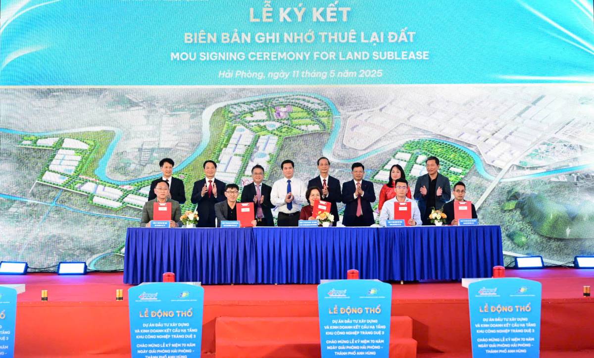 Le ki ket bien ban ghi nho thue lai dat tai le dong tho du an dau tu xay dung va kinh doanh ket cau ha tang KCN Trang Due 3. Ảnh: Hoang Hoan