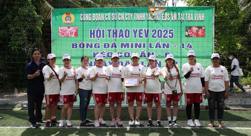 Workers actively participate in sports activities at the company, celebrating Workers' Month. Photo: Hoang Loc