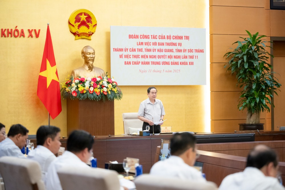 El diputado del Ministerio de Politica, el presidente de la Asamblea Nacional Tran Thanh Minh, hablo en una reunion de trabajo con los lideres de Can Tho, Ha Giang y Soc Moon sobre la integracion de las provincias, sin organizar a nivel de distrito. Imagen de Quochoi.vn