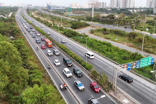 uong dan cao toc TPHCM - Long Thanh se duoc mo rong len 8 lan xe. Anh: Anh Tu