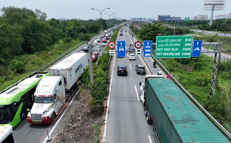 The Ho Chi Minh City - Long Thanh - Dau Giay Expressway is often congested. Photo: Anh Tu