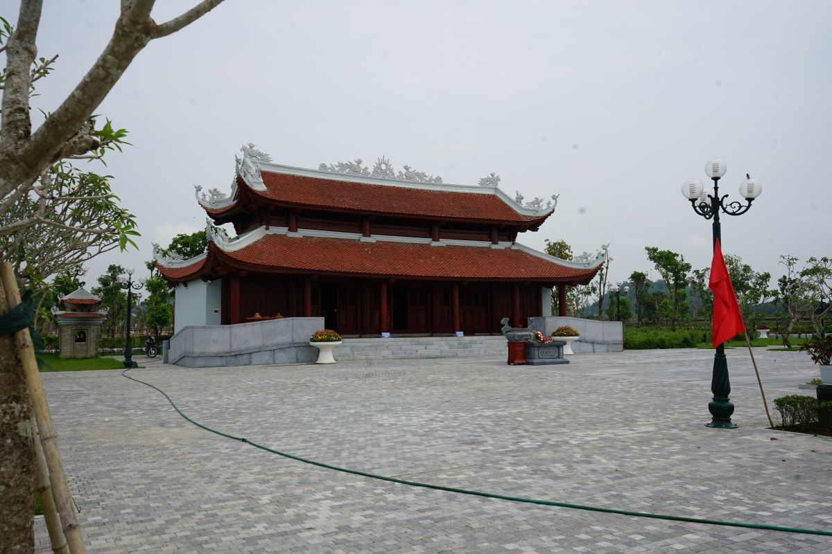 Khu tưởng niệm được đầu tư hơn 125 tỉ đồng, tưởng nhớ các giáo viên, học sinh hy sinh khi đắp đê sông Mã. Ảnh: Quách Du