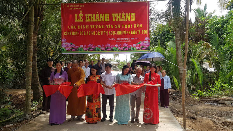 La inauguracion del puente de trafico rural en mi cumpleaños. Foto: TTVH del distrito de Ta'an