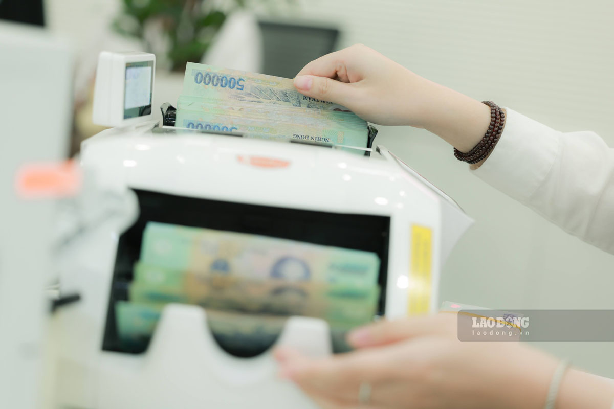 Propose to supplement specific regulations on taxpayers who are businesses or individuals doing e-commerce business. Photo: Hai Nguyen