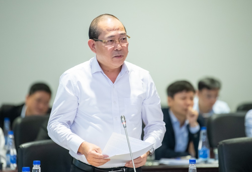 Vice Chairman of the Central Committee of the Vietnam Fatherland Front Hoang Cong Thuy informed about the plan to reorganize the Fatherland Front and 5 socio-political organizations. Photo: Quochoi.vn