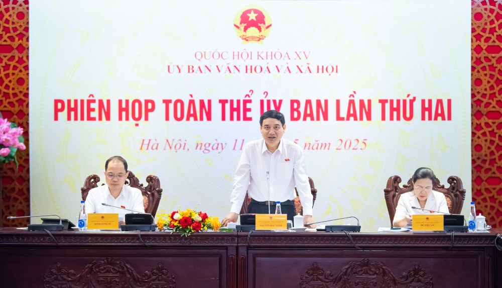 Chủ nhiệm Ủy ban Nguyễn Đắc Vinh chủ trì phiên họp. Ảnh: Quochoi.vn