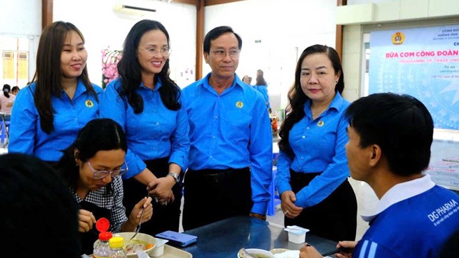 Công đoàn Cần Thơ tôn vinh doanh nghiệp và người lao động tiêu biểu