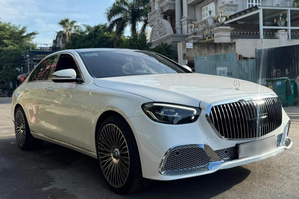 El Mercedes-Benz E-Class en el kit de seguridad del cuerpo en el Mercedes-Maybach S680. Imagen: Ciudad del Sur