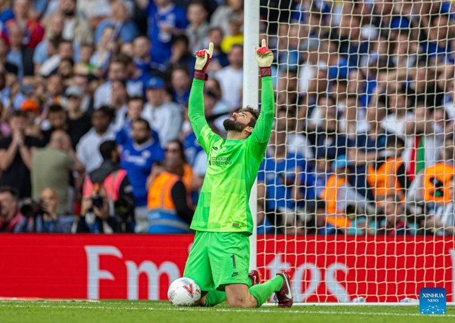 Alisson Becker van la lua chon so 1 cua Liverpool trong khung go. Anh: Xinhua