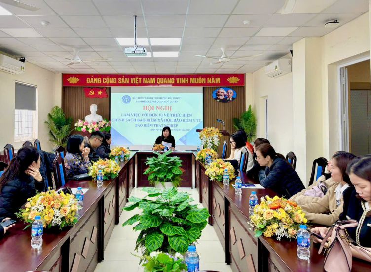 La Oficina de Marina se ocupa de la declaracion, la declaracion de las politicas de salud para los empleadores, los trabajadores, los sindicatos. Imagen de la mañana