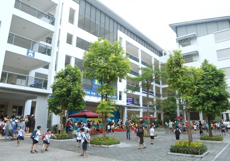 Public secondary schools, primary schools, and kindergartens will be transferred to commune-level authorities after the arrangement. Photo: VGP