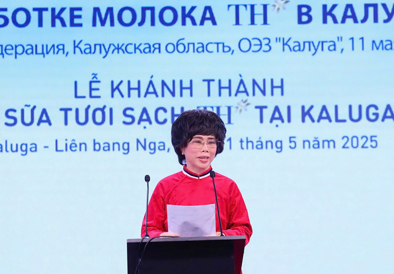 Nha sang lap Tap doan TH, AHLD Thai Huong phat bieu tai Le khanh thanh Nha may che bien sua tuoi sach TH (tai Moscow).