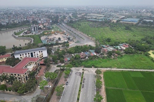 Ha tang du an duong Mai Chi Tho (quan Long Bien, TP Ha Noi) bi vuong cut khien du an khong the ket noi. Anh: Huu Chanh 