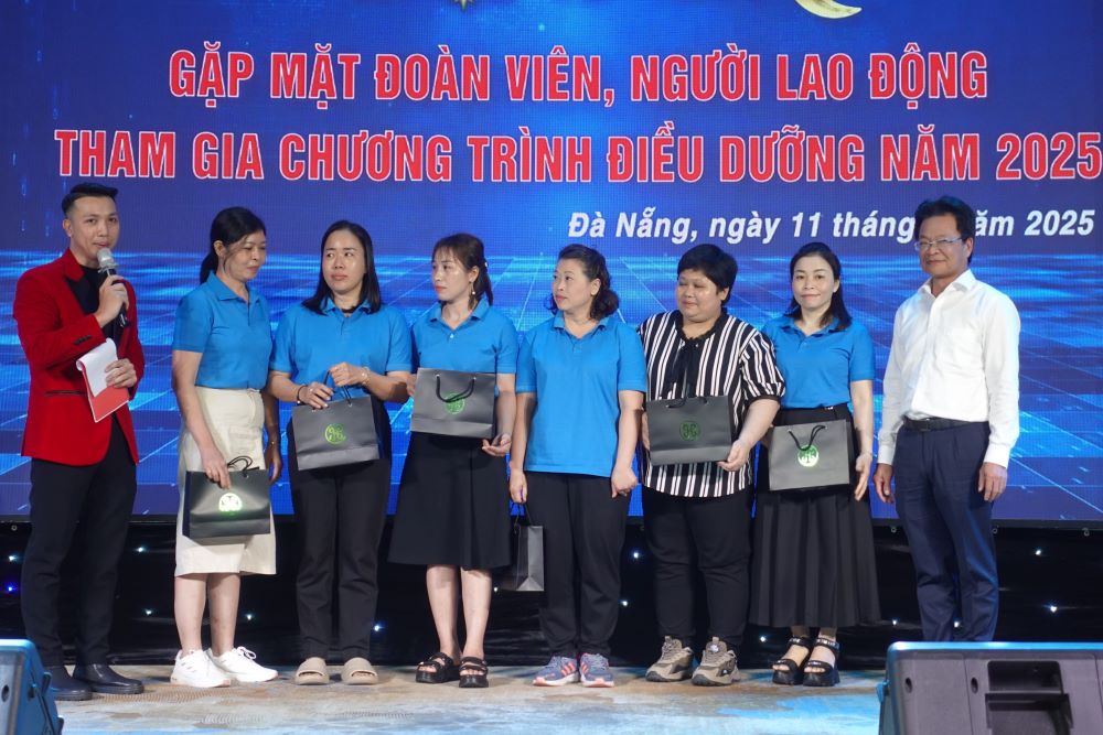 Vietnam Railways meets and takes care of union members and workers. Photo: Tran Thi