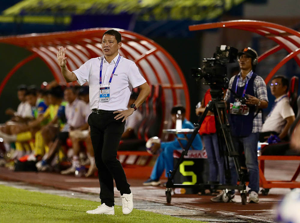 Chung cuoc, tran dau khep lai voi ti so hoa 0-0. Truoc mat huan luyen vien Anh Duc van con nhieu viec phai lam. Voi tran hoa nay, doi bong dat Thu van dung hang 9 tren bang xep hang voi 26 diem sau 22 tran.